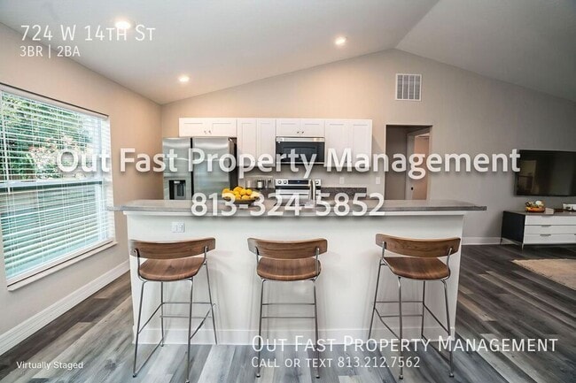 Building Photo - 724 W 14th St