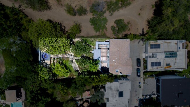 Building Photo - COMING SOON 4-bedroom, 4 bath unit in the desirable Los Feliz