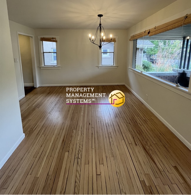 Building Photo - 3 Bedroom Home In Sugarhouse!