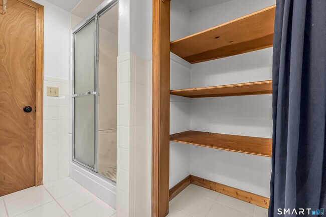 Building Photo - 466 High Hill Rd