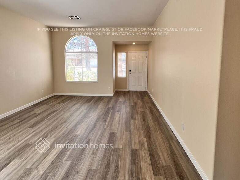 Building Photo - 2204 Maple Shade St