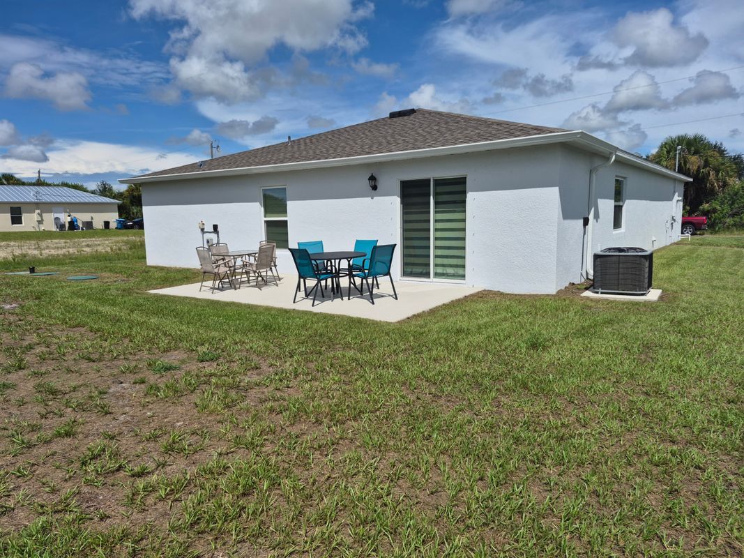 Building Photo - 2328 Bimini Ave