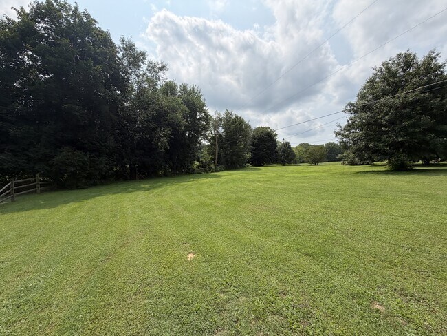 Building Photo - 152 Lindecamp ln