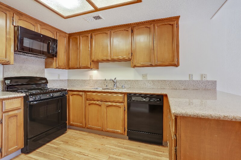 Building Photo - 222 Tiffany Cir