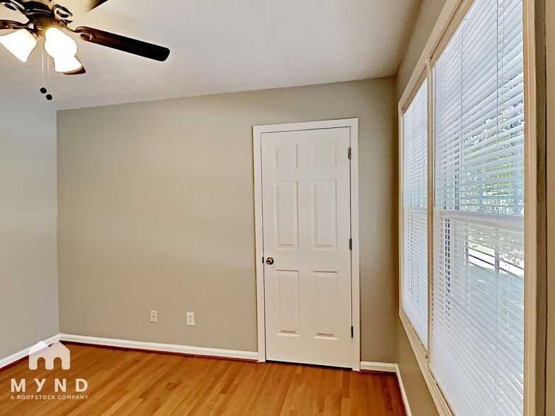 Building Photo - 307 Burton Dr