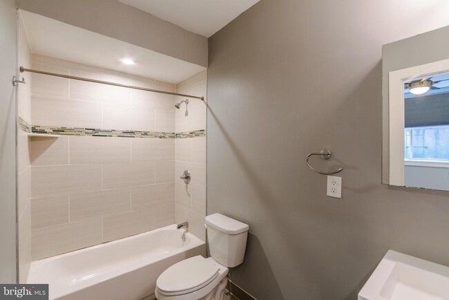 Building Photo - 853 N 20th St