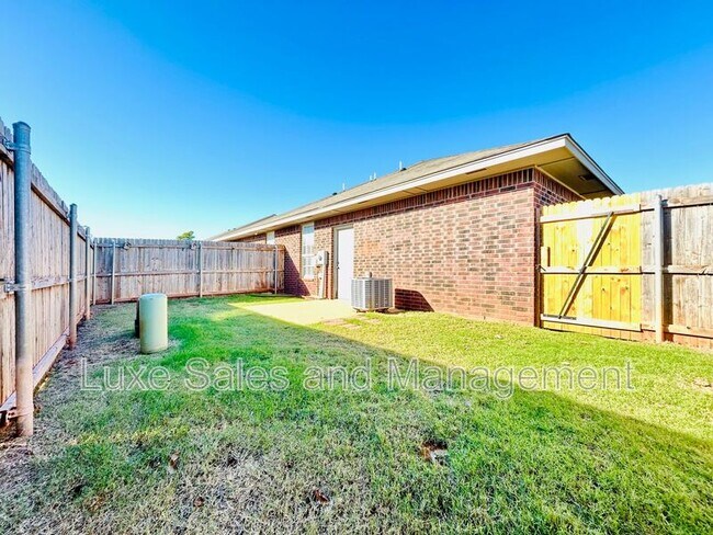 Building Photo - 1328 Garden Gate Dr