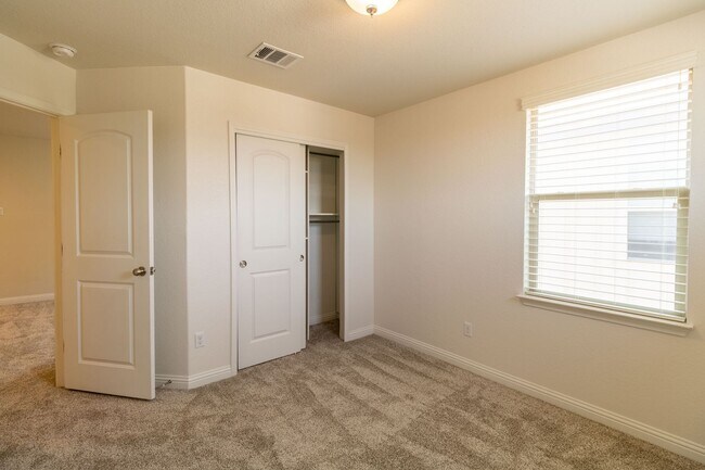 Building Photo - Gorgeous 3 bed / 2.5 bath just North of The Domain!