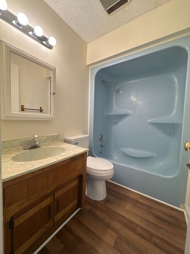 Building Photo - Charming 2-Bedroom Brick Duplex with Spacious Yard in Lebanon