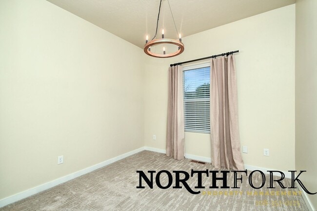 Building Photo - Welcome Home to Comfort & Convenience