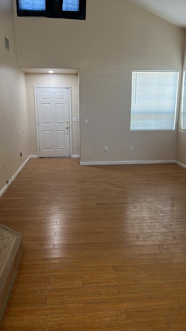 Building Photo - 8109 Chiltern Ave