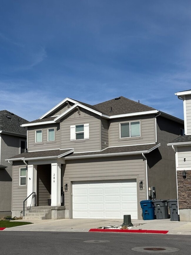 Building Photo - Beautiful House with basement apartment