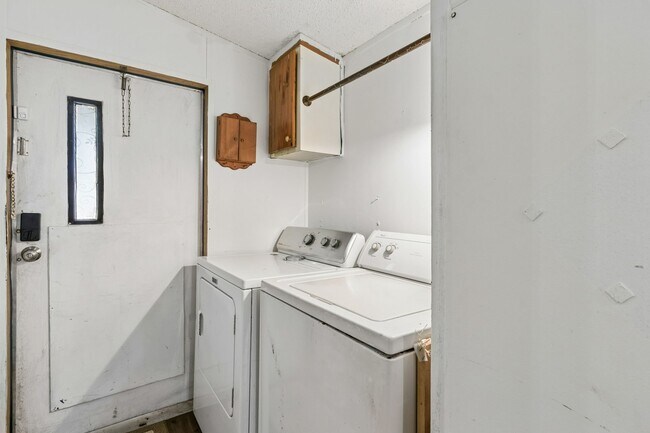 Building Photo - 2979 Suni Pines Dr
