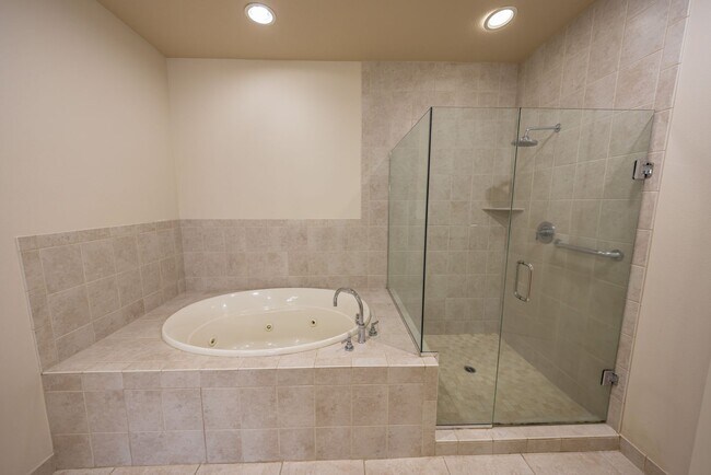 Building Photo - 2 Creeks Condominiums - Gated Community on Camas Meadows Golf Course