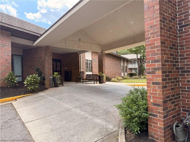 Building Photo - 475 Mount Vernon Hwy NE