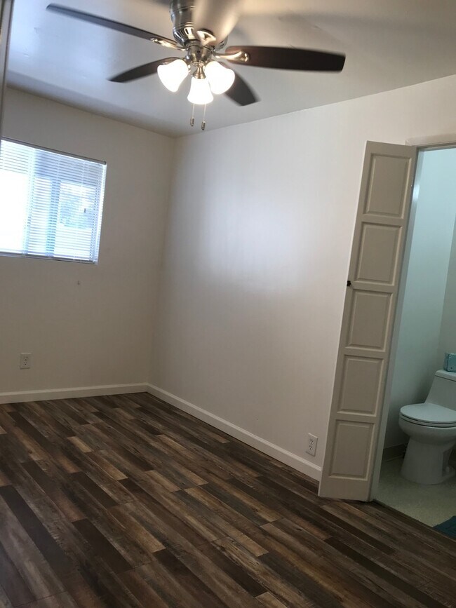 Building Photo - Gorgeous 1+1  in Glendale - Close to Eagle...