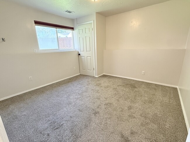 Building Photo - 2022 N 850 W