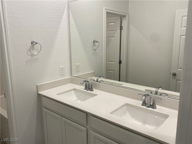 Building Photo - 7123 Calvert Cliffs St