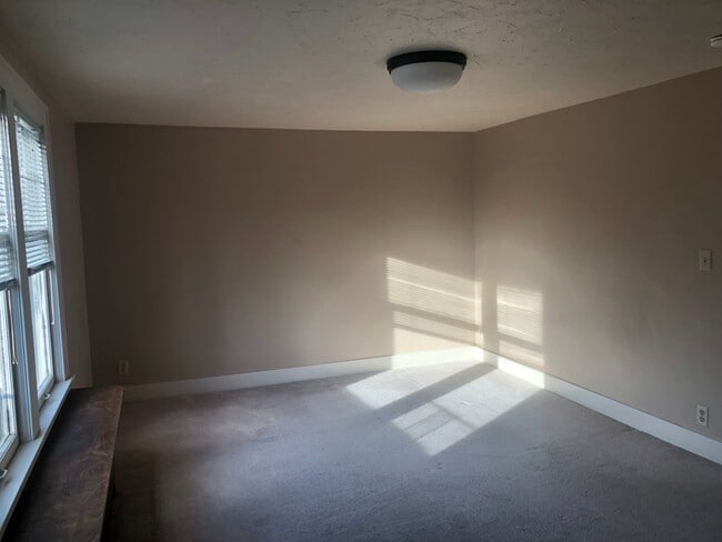 Building Photo - 3007 16th Ave S