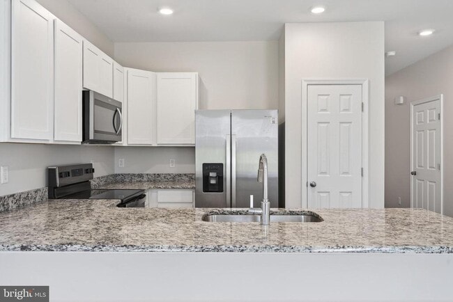 Building Photo - 183 Caterpillar Dr