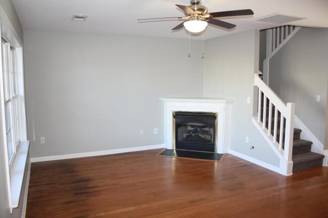 Building Photo - Waterfront Townhome
