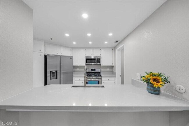Building Photo - 2559 Plaza del Amo