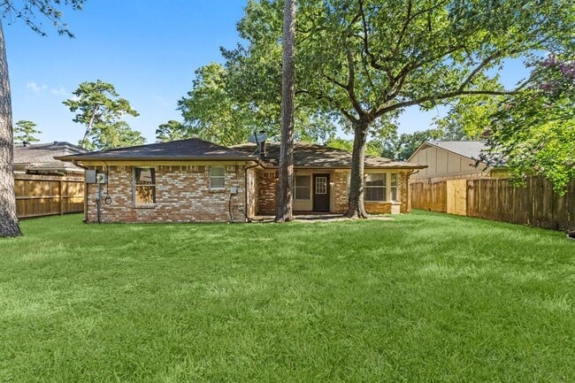 Building Photo - 2102 Whitelaw Dr