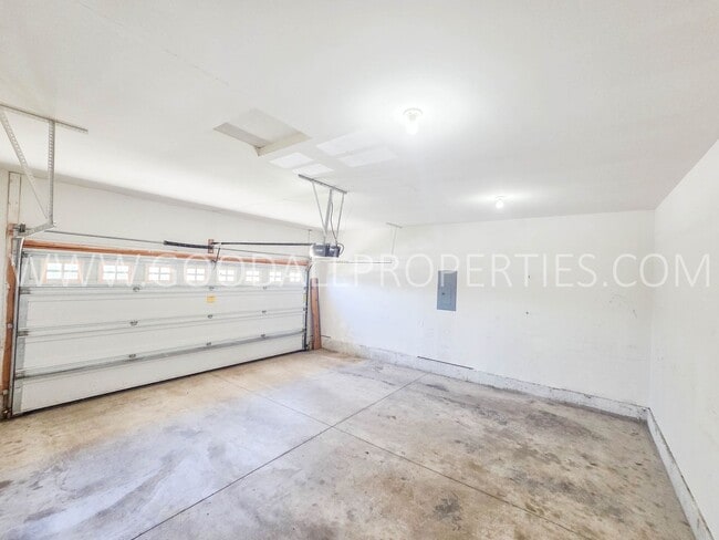 Building Photo - Urbandale Home in Waukee Schools with Office, Fireplace & 2-Car Garage