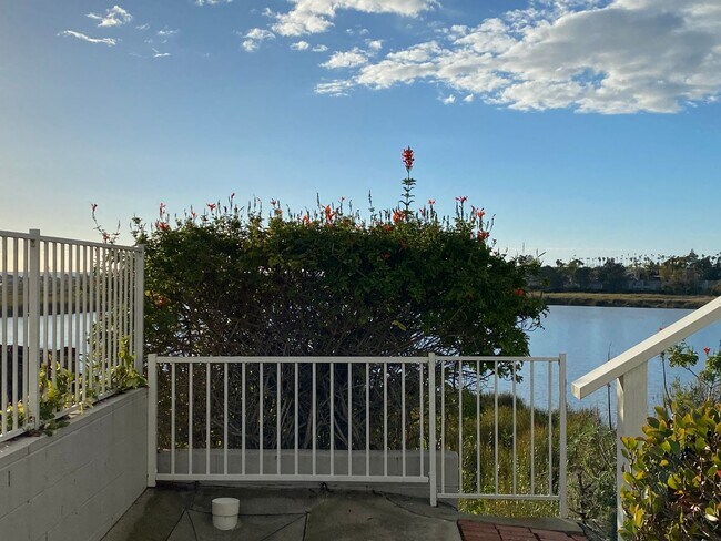 Building Photo - Stunning 3-bedroom, 2-bathroom coastal condo with Modern Custom Upgrades!