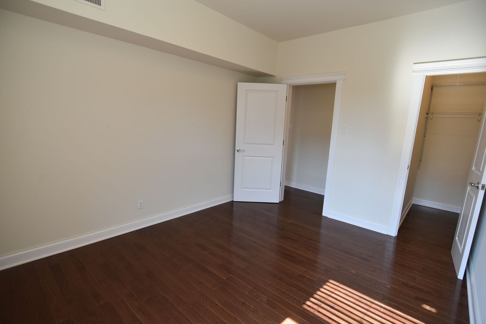 Building Photo - 3802 N Pine Grove Ave