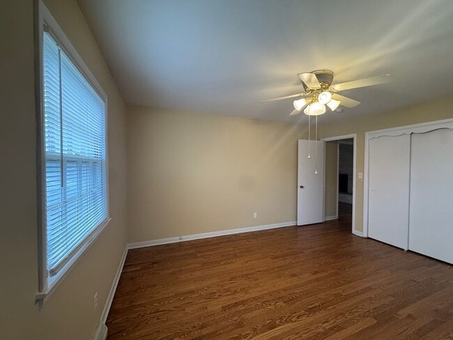 Building Photo - Spacious 1/2 Duplex in Great Waldo Area