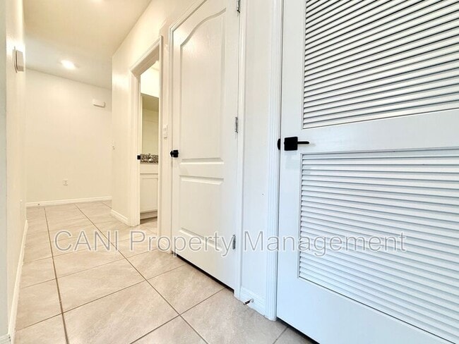 Building Photo - 245 Carabelle Ct