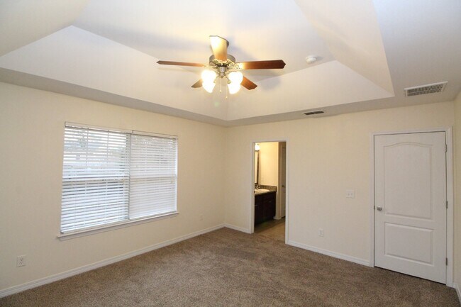 Building Photo - Spacious 4BR Home in Robin's Ridge with Soaring Ceilings, Guest Suite & Two-Car Garage