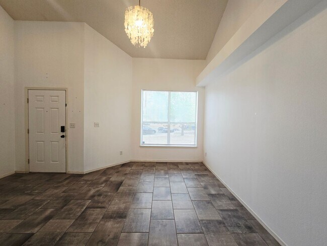 Building Photo - Charming 3 bedroom, 2.5 bath home in West ...