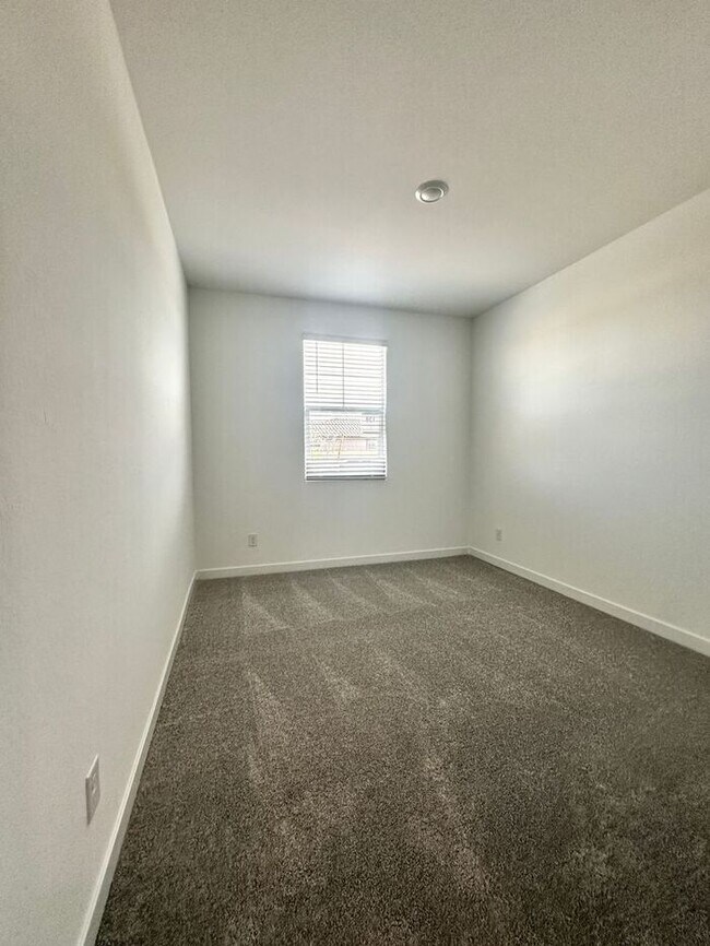 Building Photo - Be the $500 Off Move-In Special! First to Live Here! 5BR/3Bath Rental in Asante at Artisan!