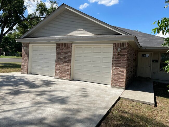 Building Photo - 217 W Avenue A