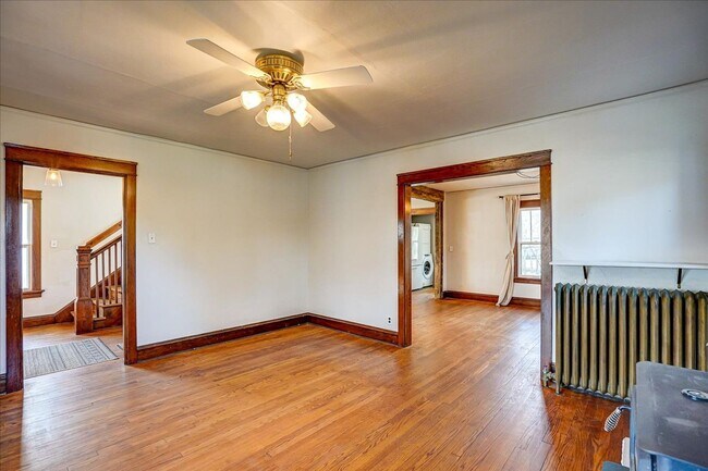 Building Photo - 513 Troy Dr