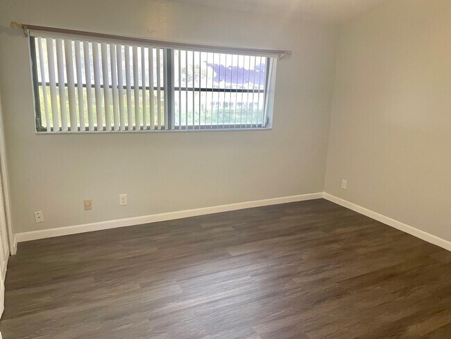 Building Photo - 2700 S Oakland Forest Dr