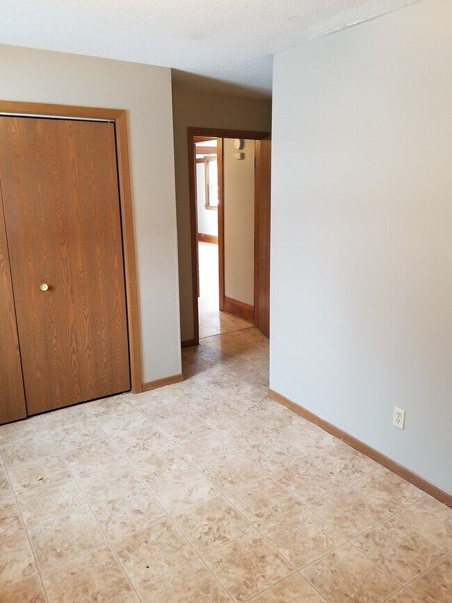 Building Photo - 405 12th St NW