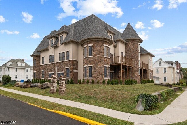 Building Photo - 176 Union Ave