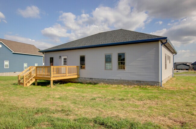 Building Photo - 102 Riverbend Dr