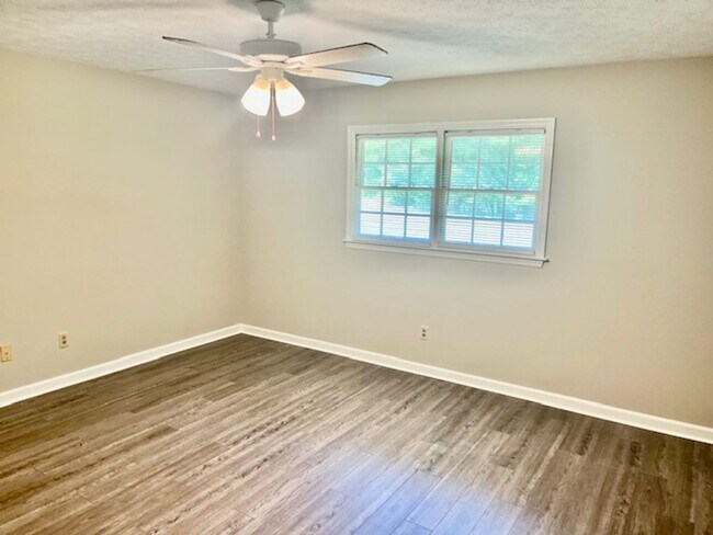 Building Photo - Baby Doe Drive #114