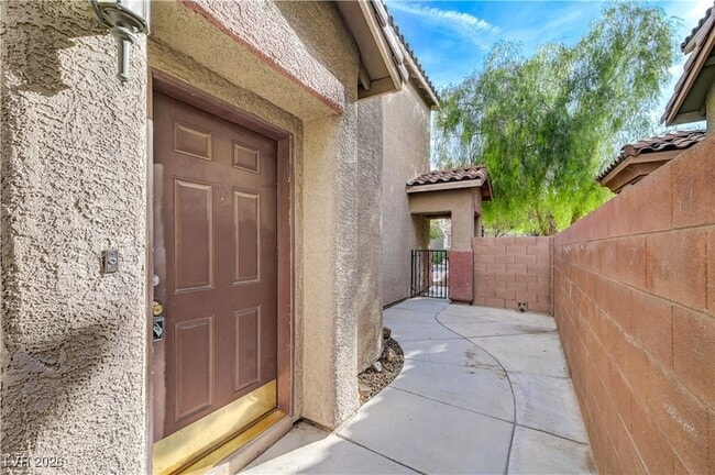 Building Photo - 9260 Pembrook Falls Ave