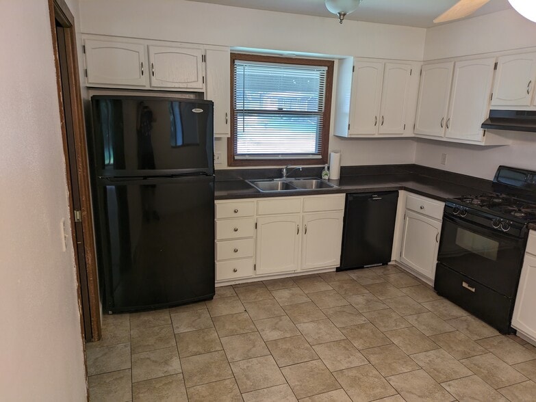 Kitchen - 2906 Southbridge Rd