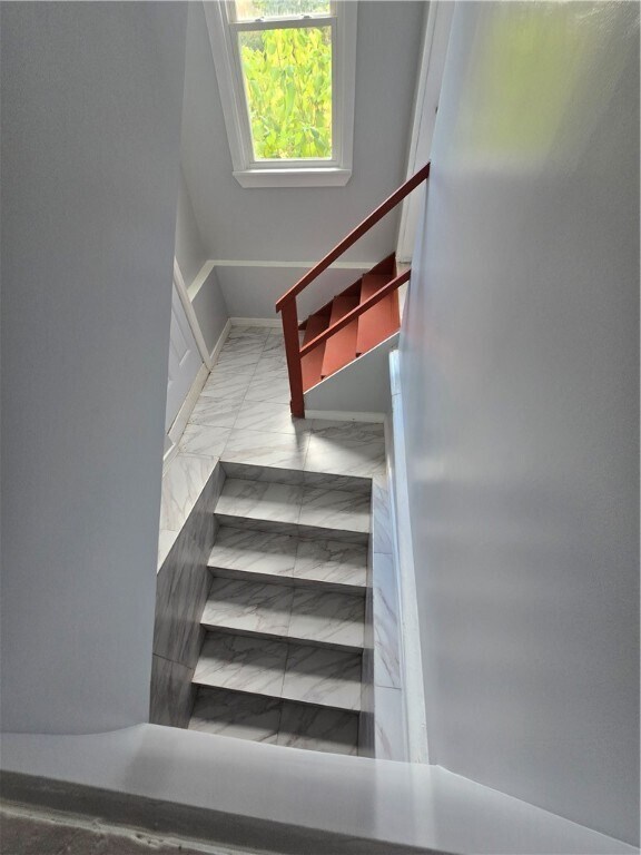 Building Photo - 41 Maple St