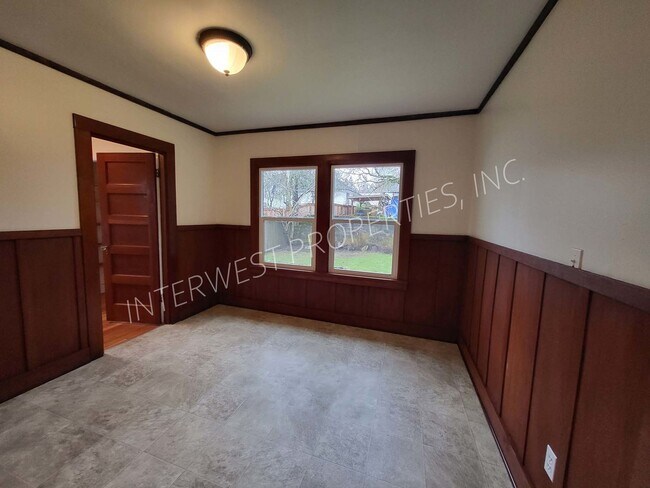 Building Photo - 329 SE 79th Ave