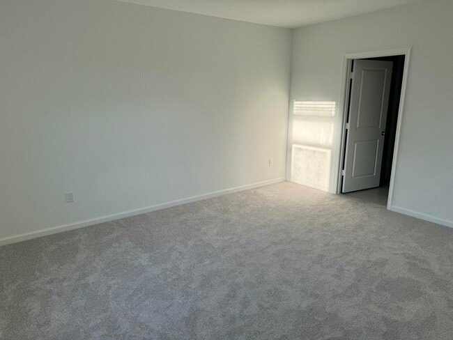 Building Photo - 673 Carlyle Way