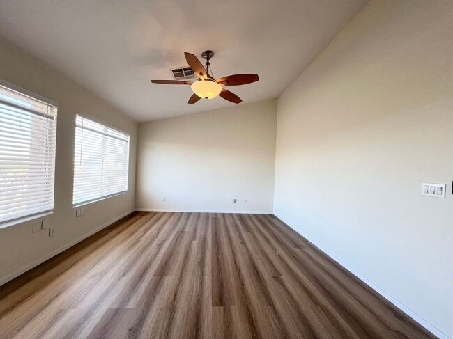 Building Photo - Beautiful two-story home with 5 bedrooms