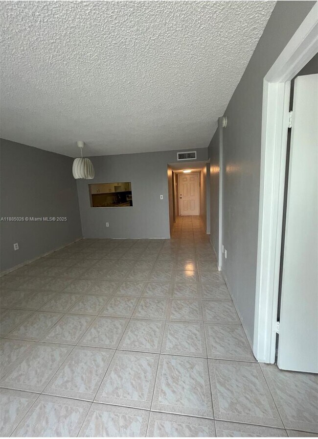 Building Photo - 10000 NW 80th Ct
