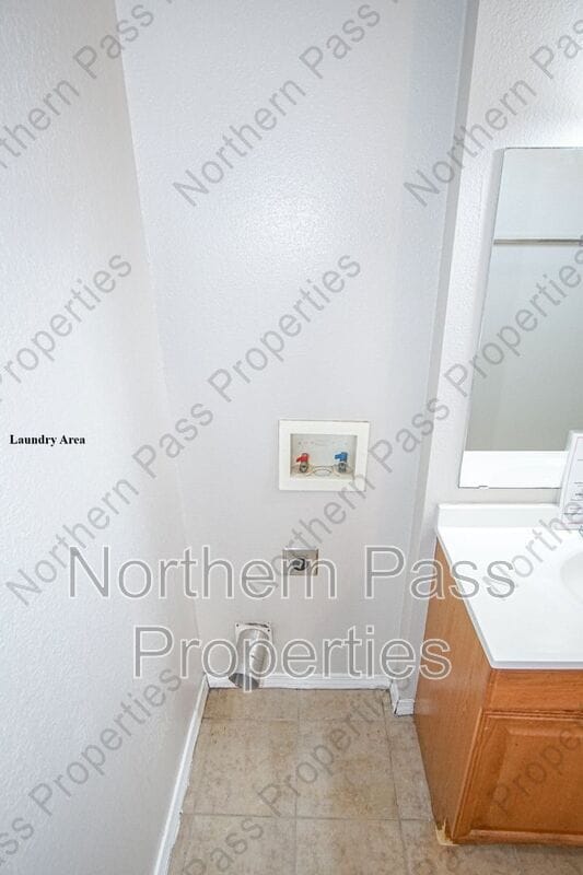 Building Photo - 3403 Pershing Dr